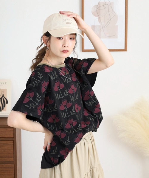 Emago(イマゴ)の「EMAGO 大柄花刺繍ドルマンT(Tシャツ/カットソー・レディース・ネイビー/ブラック/アイボリー・FREE)」の4枚目の写真
