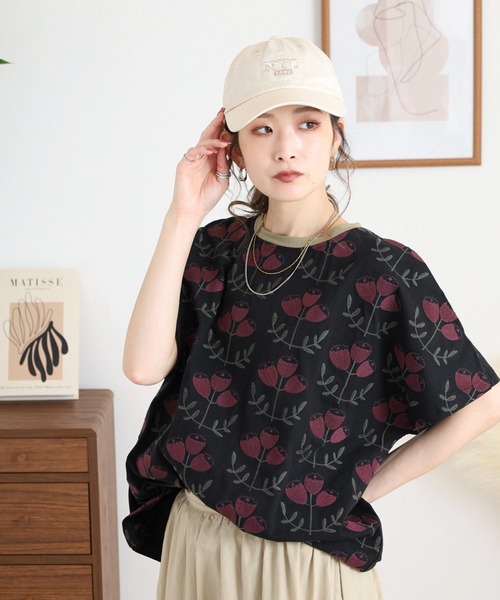 Emago(イマゴ)の「EMAGO 大柄花刺繍ドルマンT(Tシャツ/カットソー・レディース・ネイビー/ブラック/アイボリー・FREE)」の5枚目の写真