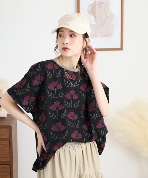 Emago(イマゴ)の「EMAGO 大柄花刺繍ドルマンT(Tシャツ/カットソー・レディース・ネイビー/ブラック/アイボリー・FREE)」の6枚目の写真