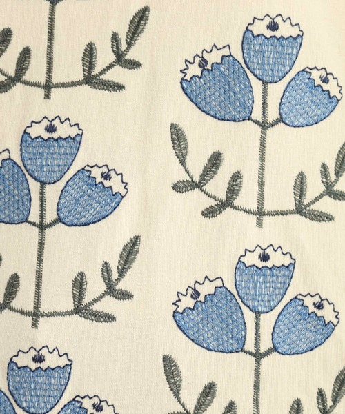 Emago(イマゴ)の「EMAGO 大柄花刺繍ドルマンT(Tシャツ/カットソー・レディース・ネイビー/ブラック/アイボリー・FREE)」の8枚目の写真