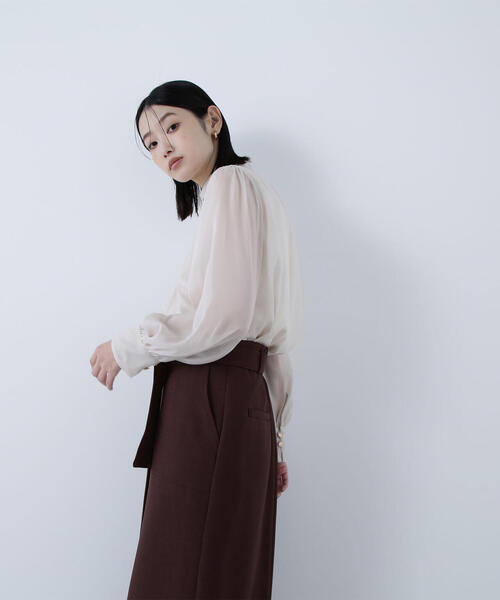 NATURAL BEAUTY BASIC(ナチュラルビューティーベーシック)の「◇ハイネックボリュームシアーブラウス(シャツ/ブラウス・レディース・オフホワイト/ライトグリーン/ダークブラウン/ベージュ・MEDIUM/SMALL)」の16枚目の写真