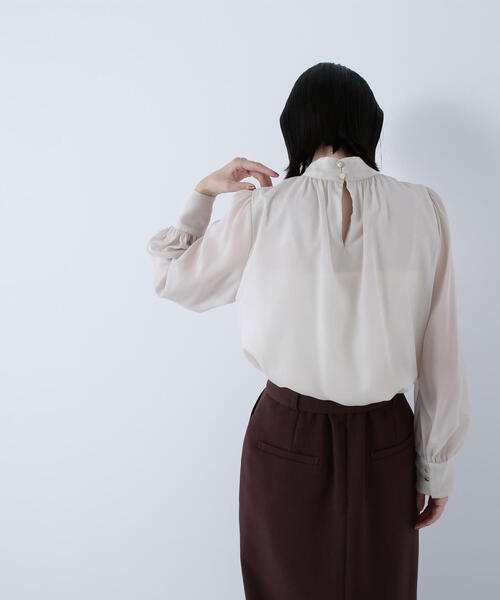 NATURAL BEAUTY BASIC(ナチュラルビューティーベーシック)の「◇ハイネックボリュームシアーブラウス(シャツ/ブラウス・レディース・オフホワイト/ライトグリーン/ダークブラウン/ベージュ・MEDIUM/SMALL)」の20枚目の写真