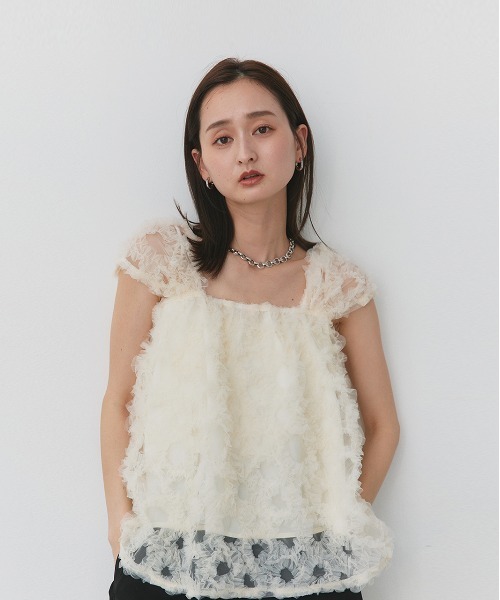 ad thie(アドティエ)の「フラワーモチーフ ノースリーブ チュールトップス(シャツ/ブラウス・レディース・ライトグリーン/オフホワイト/ピンクベージュ・FREE)」の10枚目の写真