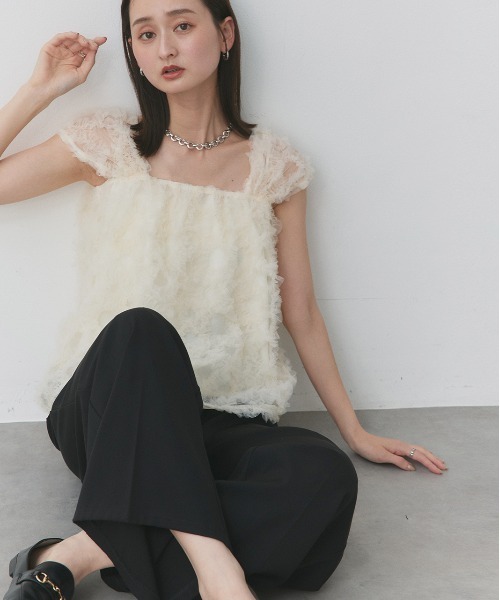ad thie(アドティエ)の「フラワーモチーフ ノースリーブ チュールトップス(シャツ/ブラウス・レディース・ライトグリーン/オフホワイト/ピンクベージュ・FREE)」の11枚目の写真