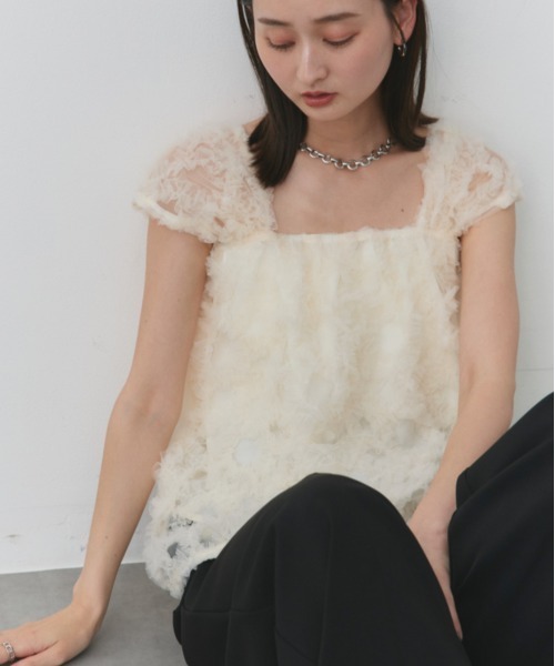 ad thie(アドティエ)の「フラワーモチーフ ノースリーブ チュールトップス(シャツ/ブラウス・レディース・ライトグリーン/オフホワイト/ピンクベージュ・FREE)」の12枚目の写真