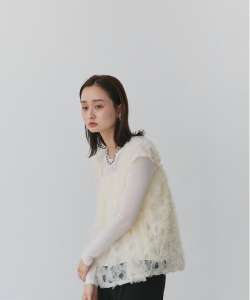 ad thie(アドティエ)の「フラワーモチーフ ノースリーブ チュールトップス(シャツ/ブラウス・レディース・ライトグリーン/オフホワイト/ピンクベージュ・FREE)」の15枚目の写真