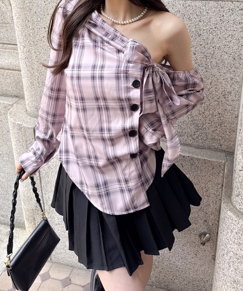 Mejoul(メジュール)の「アシンメトリー ワンショルビッグリボンブラウス(シャツ/ブラウス・レディース・ネイビー/チェック/ホワイト・M/L)」の4枚目の写真