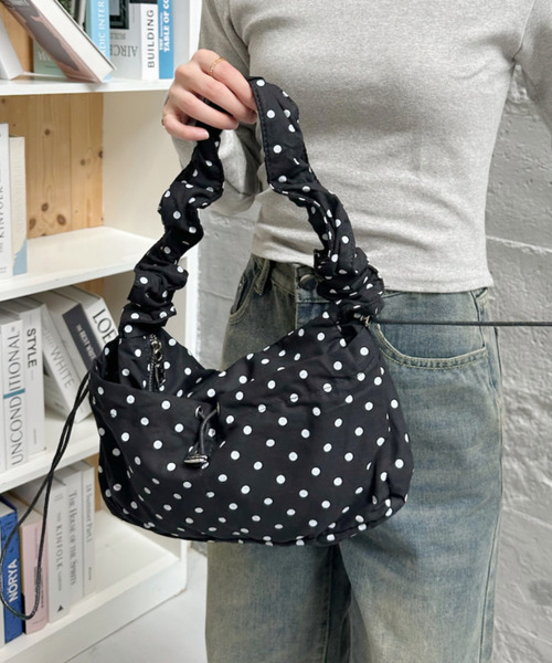 Ada.(エイダ)の「ドットデザイン シャーリングショルダーバッグ(ショルダーバッグ・レディース・ベージュ/ホワイト/ブラック・FREE)」の9枚目の写真