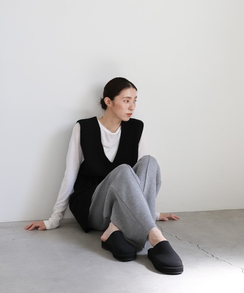 select MOCA（セレクトモカ）の「フェイクスエードスリッポン（スリッポン・レディース・ベージュ/ブラック/チャコールグレー・SMALL/MEDIUM/LARGE/X-LARGE）」の17枚目の写真