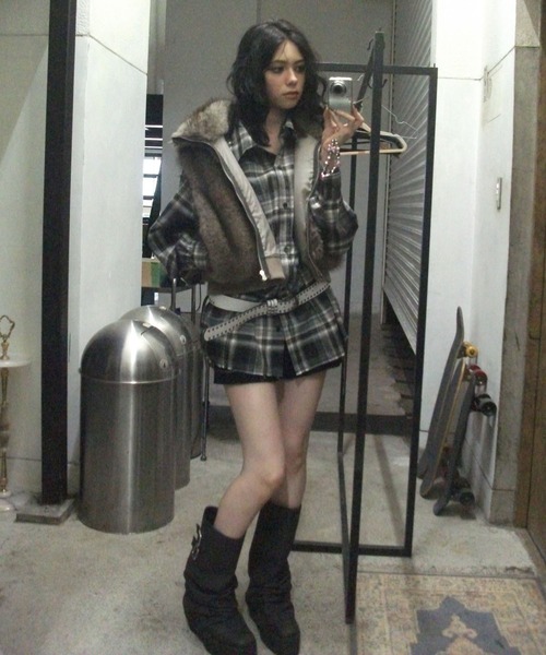 ENVYM（アンビー）の「カットオフオーバーチェックシャツ（シャツ/ブラウス・レディース・ブラック/ブラウン・FREE）」の5枚目の写真