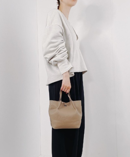 R-ISM(リズム)の「【ショルダーにもなる】2WAYタックトートバッグ(ショルダーバッグ・レディース・ベージュ/シルバー/ブラック・FREE)」の6枚目の写真