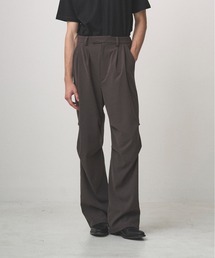Juha（ユハ）の「SOFT SHELL KNEE-TUCK PANTS（カーゴパンツ）」