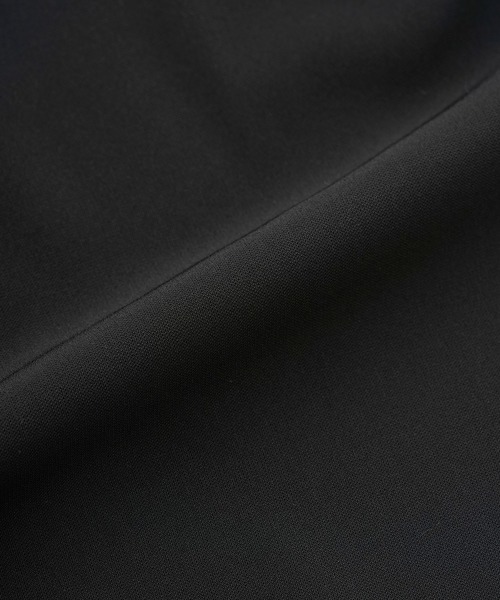 Juha（ユハ）の「SOFT SHELL KNEE-TUCK PANTS（カーゴパンツ・メンズ・チャコールグレー/ブラック・2/3/4）」の11枚目の写真