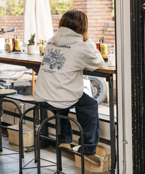 FREAK'S STORE(フリークスストア)の「限定展開 SHE WOLF DINER×FREAK'S STORE/シーウルフダイナー 別注 ビッグシルエット バックプリント POパーカー/フーディー/CAR(スウェット・メンズ・アッシュグレー/チャコールグレー/ピンク・LARGE/MEDIUM/SMALL)」の12枚目の写真