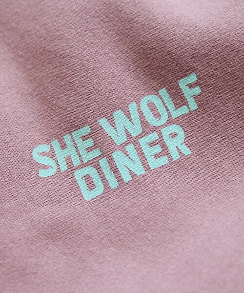 FREAK'S STORE(フリークスストア)の「限定展開 SHE WOLF DINER×FREAK'S STORE/シーウルフダイナー 別注 ビッグシルエット バックプリント POパーカー/フーディー/CAR(スウェット・メンズ・アッシュグレー/チャコールグレー/ピンク・LARGE/MEDIUM/SMALL)」の16枚目の写真
