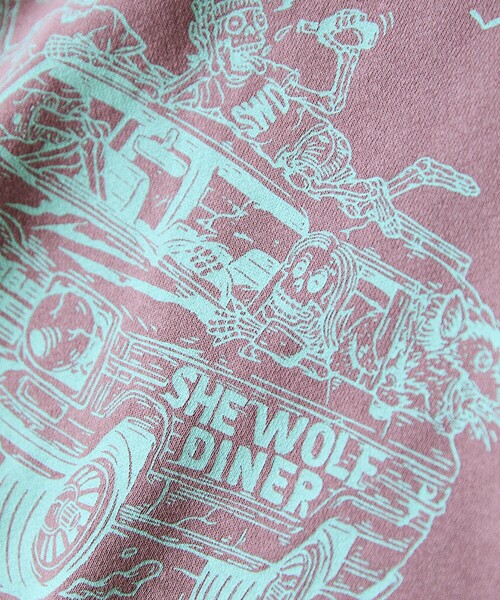 FREAK'S STORE(フリークスストア)の「限定展開 SHE WOLF DINER×FREAK'S STORE/シーウルフダイナー 別注 ビッグシルエット バックプリント POパーカー/フーディー/CAR(スウェット・メンズ・アッシュグレー/チャコールグレー/ピンク・LARGE/MEDIUM/SMALL)」の17枚目の写真