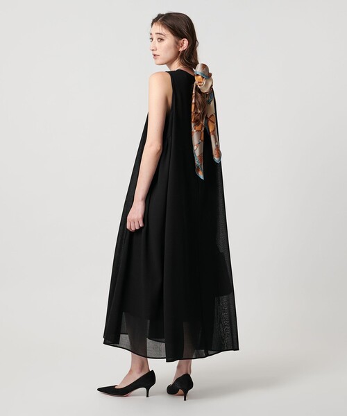 UNITED ARROWS(ユナイテッドアローズ)の「ツイル ビエラ プリーツ ワンピース ‐ウォッシャブル‐(ワンピース・レディース・ブラック/ダークグレー・FREE)」の6枚目の写真