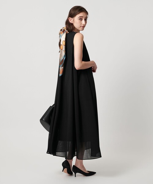 UNITED ARROWS(ユナイテッドアローズ)の「ツイル ビエラ プリーツ ワンピース ‐ウォッシャブル‐(ワンピース・レディース・ブラック/ダークグレー・FREE)」の7枚目の写真