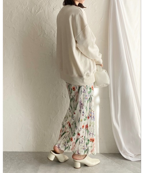 She's Closet(シーズクローゼット)の「オーバーサイズ長袖裏毛メタリック箔プリントスウェットトップス(スウェット・レディース・アイボリー/スミクロ/オフホワイト・FREE)」の5枚目の写真
