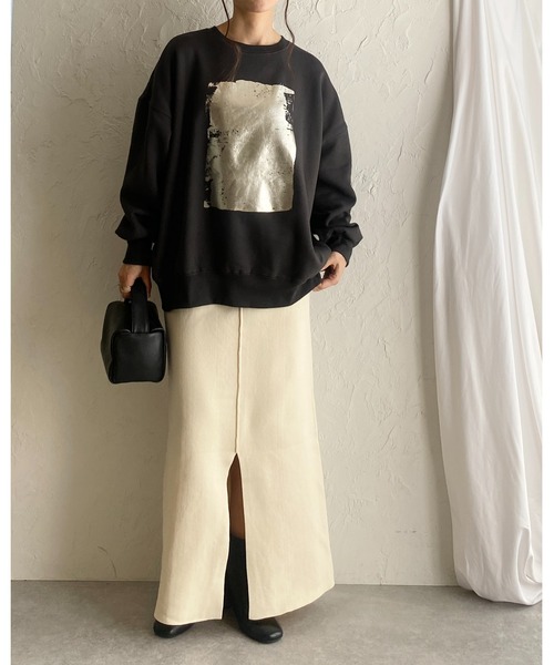 She's Closet(シーズクローゼット)の「オーバーサイズ長袖裏毛メタリック箔プリントスウェットトップス(スウェット・レディース・アイボリー/スミクロ/オフホワイト・FREE)」の6枚目の写真