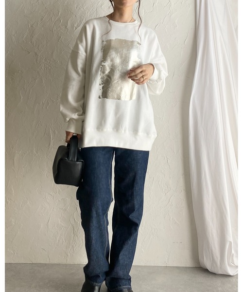 She's Closet(シーズクローゼット)の「オーバーサイズ長袖裏毛メタリック箔プリントスウェットトップス(スウェット・レディース・アイボリー/スミクロ/オフホワイト・FREE)」の10枚目の写真