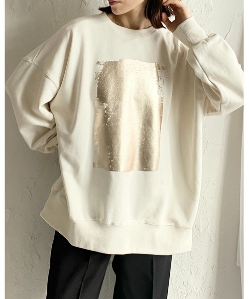 She's Closet(シーズクローゼット)の「オーバーサイズ長袖裏毛メタリック箔プリントスウェットトップス(スウェット・レディース・アイボリー/スミクロ/オフホワイト・FREE)」の16枚目の写真