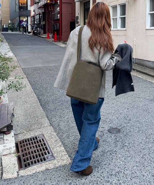 CANAL JEAN（キャナルジーン）の「diggity　フェイクスエードバケットバッグ（ショルダーバッグ・レディース・オリーブ・ONE SIZE）」の4枚目の写真