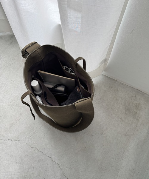 CANAL JEAN（キャナルジーン）の「diggity　フェイクスエードバケットバッグ（ショルダーバッグ・レディース・オリーブ・ONE SIZE）」の5枚目の写真