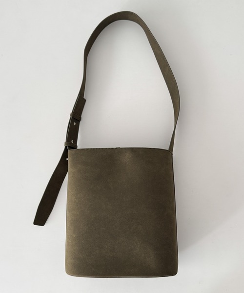 CANAL JEAN（キャナルジーン）の「diggity　フェイクスエードバケットバッグ（ショルダーバッグ・レディース・オリーブ・ONE SIZE）」の6枚目の写真