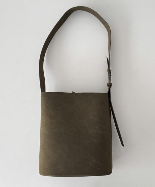 CANAL JEAN（キャナルジーン）の「diggity　フェイクスエードバケットバッグ（ショルダーバッグ・レディース・オリーブ・ONE SIZE）」の8枚目の写真