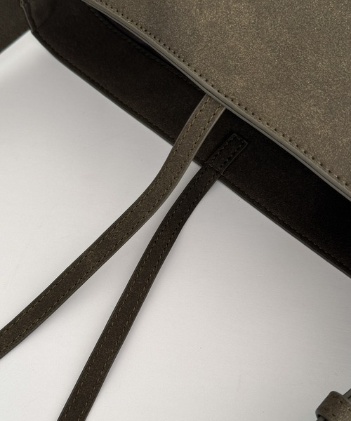 CANAL JEAN（キャナルジーン）の「diggity　フェイクスエードバケットバッグ（ショルダーバッグ・レディース・オリーブ・ONE SIZE）」の10枚目の写真