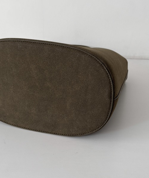CANAL JEAN（キャナルジーン）の「diggity　フェイクスエードバケットバッグ（ショルダーバッグ・レディース・オリーブ・ONE SIZE）」の13枚目の写真