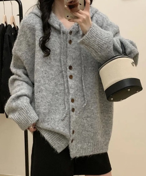 BLANC FICELLE(ブランフィセル)の「ダブルボタン ニット パーカー(パーカー・レディース・ブラウン/ピンク/アイボリー/グレー・FREE)」の3枚目の写真
