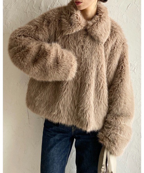 セール】ショート丈襟付きフロントジップフェイクファーコート（その他