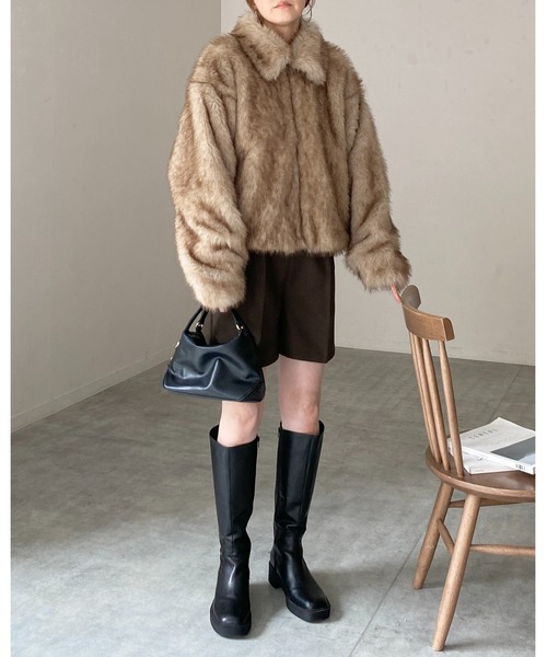 セール】ショート丈襟付きフロントジップフェイクファーコート（その他