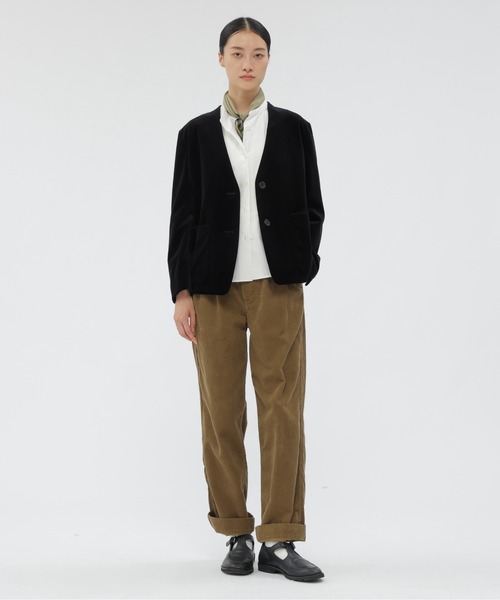 MARGARET HOWELL(マーガレットハウエル)の「RICH COTTON VELVET JACKET(テーラードジャケット・レディース・ブラック・1/2)」の2枚目の写真