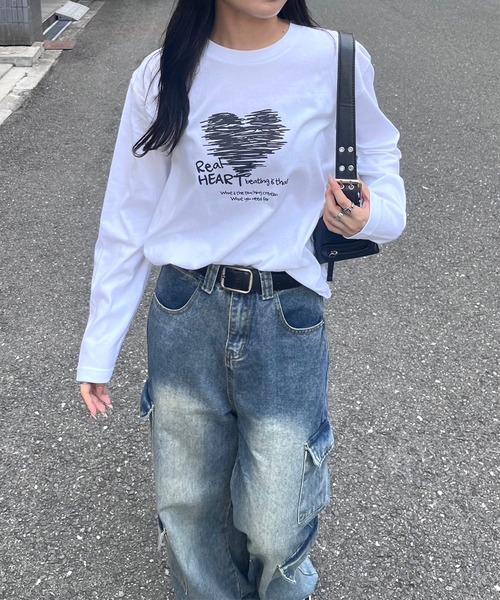 etta(エタ)の「ハート英字ロンT/長袖Tシャツ(Tシャツ/カットソー・レディース・ホワイト・MEDIUM/X-LARGE/SMALL/LARGE/X-SMALL)」の4枚目の写真