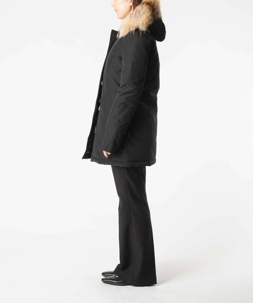 WOOLRICH（ウールリッチ）の「WOOLRICH ARCTIC RACCOON PARKA ウールリッチ アークティックパーカ ダウンジャケット（ダウンジャケット/コート・レディース・ブラック/ネイビー・SMALL/MEDIUM/LARGE/X-SMALL）」の4枚目の写真