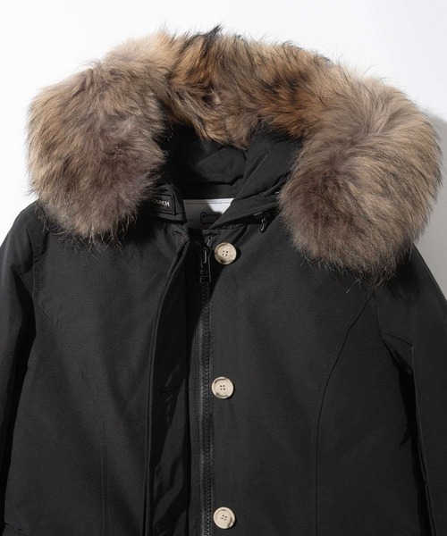 WOOLRICH（ウールリッチ）の「WOOLRICH ARCTIC RACCOON PARKA ウールリッチ アークティックパーカ ダウンジャケット（ダウンジャケット/コート・レディース・ブラック/ネイビー・SMALL/MEDIUM/LARGE/X-SMALL）」の7枚目の写真