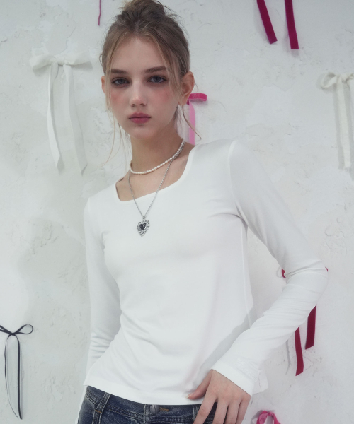 Vivacious(ビバシャス)の「Sleek Frame Top_3Colors(Tシャツ/カットソー・レディース・アイボリー/ブラウン/ブラック・SMALL/MEDIUM)」の4枚目の写真