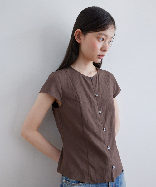 STEP AROUND(ステップアラウンド)の「Cap sleeve blouse_BROWN(シャツ/ブラウス・レディース・その他・SMALL)」の3枚目の写真