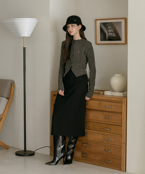 MAYVERU(メイバーユー)の「Quarry Wool Cardigan Knitwear _ Gray(カーディガン/ボレロ・レディース・チャコールグレー・SMALL/MEDIUM)」の5枚目の写真