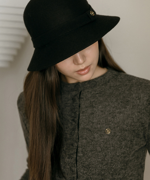 MAYVERU(メイバーユー)の「Quarry Wool Cardigan Knitwear _ Gray(カーディガン/ボレロ・レディース・チャコールグレー・SMALL/MEDIUM)」の2枚目の写真