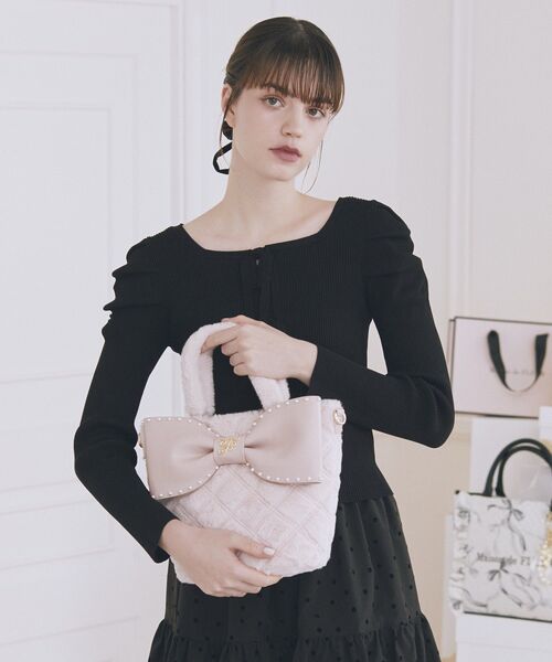 Maison de FLEUR（メゾンドフルール）の「フェイクファーパールリボントートバッグ（ハンドバッグ・レディース・ピンク/ホワイト・FREE）」の5枚目の写真