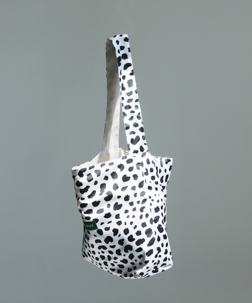 GREEN STUFF（グリーンスタッフ）の「seem full bag 62 - silky leopard white（エコバッグ/サブバッグ・レディース・その他・FREE）」の4枚目の写真