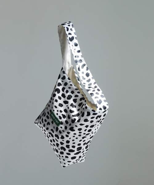 GREEN STUFF（グリーンスタッフ）の「seem full bag 62 - silky leopard white（エコバッグ/サブバッグ・レディース・その他・FREE）」の5枚目の写真