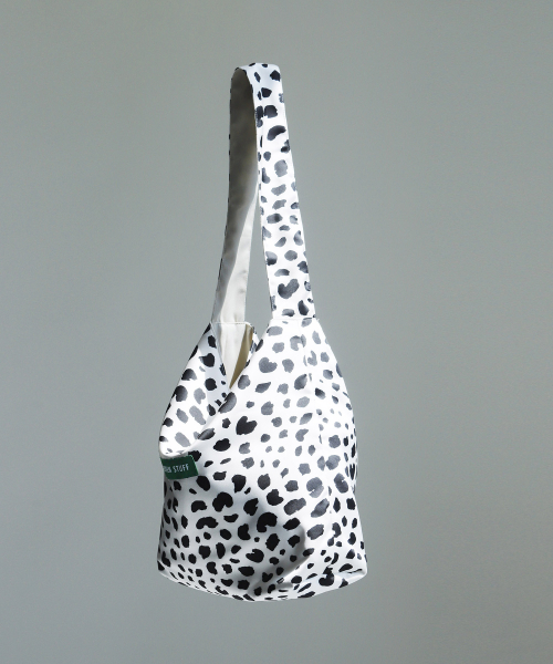 GREEN STUFF（グリーンスタッフ）の「seem full bag 62 - silky leopard white（エコバッグ/サブバッグ・レディース・その他・FREE）」の6枚目の写真