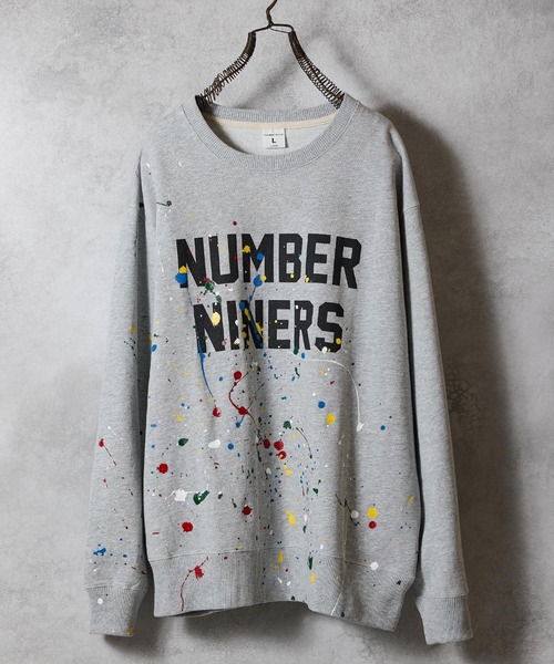 NUMBER (N)INE(ナンバーナイン)の「HAND PAINTED NUMBER NINERS PRINTED CLASSIC CREWNECK SWEATSHIRT / ハンドペイント ナンバー ナイナーズ ロゴプリント クラシック クルーネック スウェットシャツ(スウェット・メンズ・グレー/ブラック系その他2/グレー系その他2・L/M/XL)」の4枚目の写真