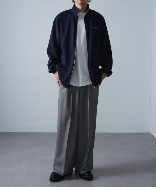 MAISON CLUB(メゾンクラブ)の「【MAISON CLUB】ワンポイント刺繍フルジップトラックスウェット LESS IS MORE(ジャージ・メンズ・ブラック/ネイビー/グレー・M/L/XL)」の6枚目の写真