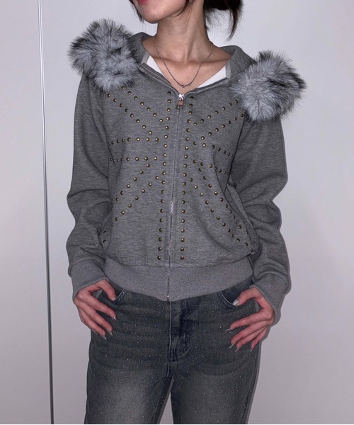 sedacle girl(セダクルガール)の「ユニオンスタッズフェイクファーパーカー(パーカー・レディース・ブラック/グレー・FREE)」の2枚目の写真